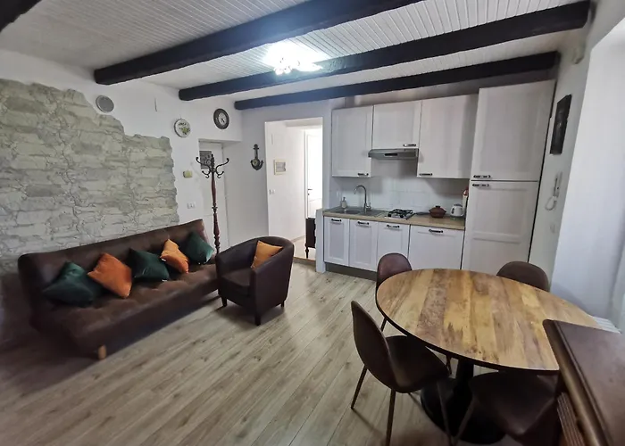 With Parking Near The Historical Center Lejlighed Bellano